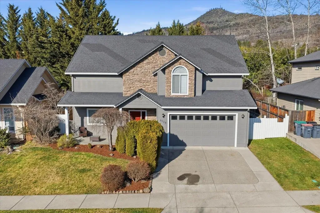 4529 Wolf Run Drive Medford OR 97504