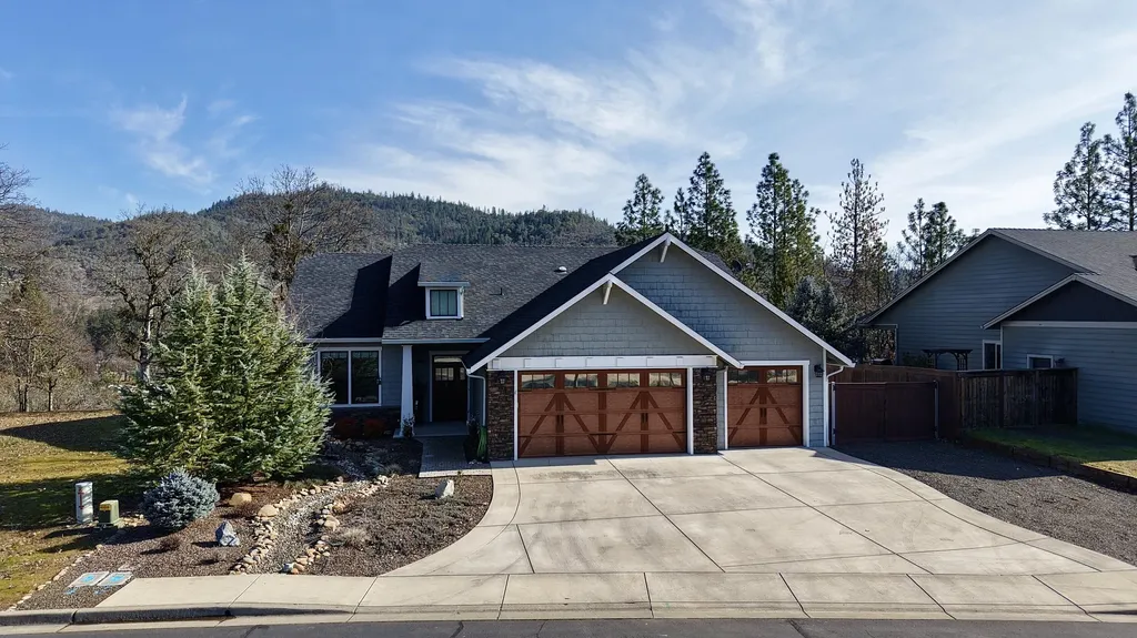 209 White Oak Way Shady Cove OR 97539