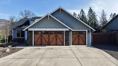 209 White Oak Way Shady Cove OR 97539