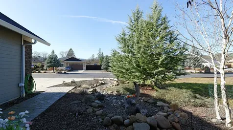 209 White Oak Way Shady Cove OR 97539