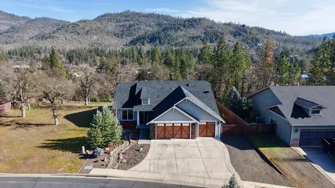 209 White Oak Way Shady Cove OR 97539