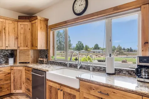 6150 NW Kingwood Avenue Redmond OR 97756
