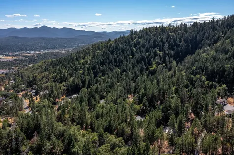 700 Rancho Vista Drive Grants Pass OR 97526