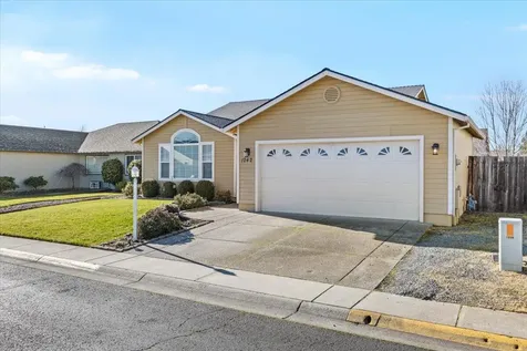 1242 Hawk Drive Central Point OR 97502