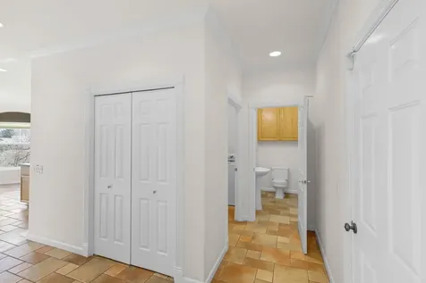 610 Sutton Place Ashland OR 97520
