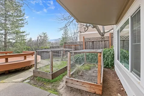 610 Sutton Place Ashland OR 97520