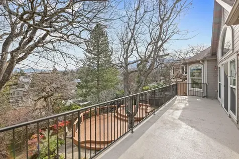610 Sutton Place Ashland OR 97520