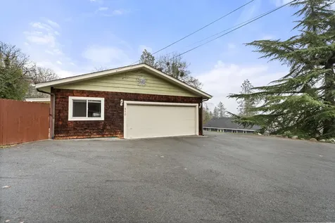 450 Crestview Loop Grants Pass OR 97527