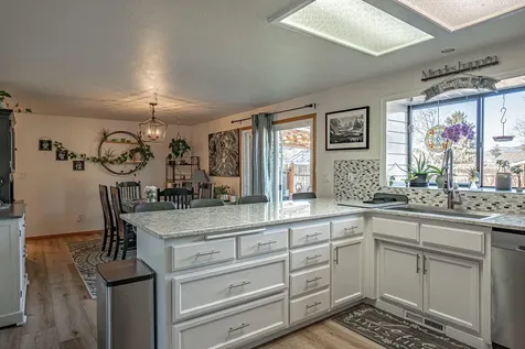 2015 Mae Street Ashland OR 97520