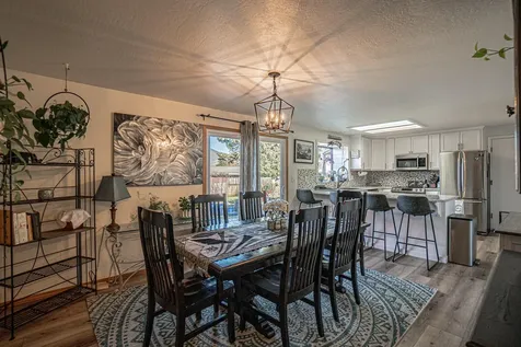 2015 Mae Street Ashland OR 97520