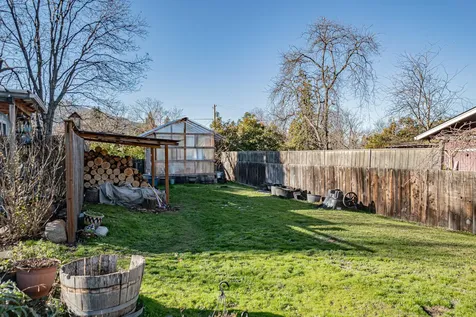 2015 Mae Street Ashland OR 97520