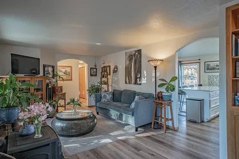 2015 Mae Street Ashland OR 97520