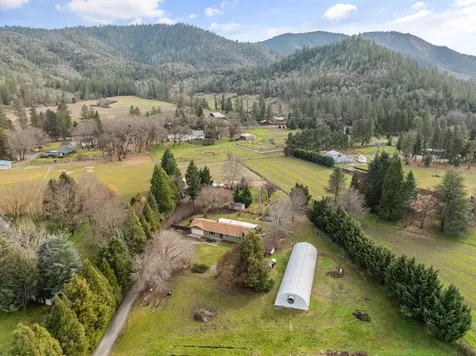 427 Lofland Lane Williams OR 97544
