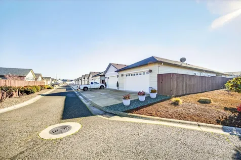 436 Cheney Loop Central Point OR 97502