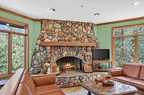 309 Granite Street Ashland OR 97520