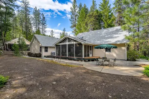 4235 Pleasant Creek Road Rogue River OR 97537