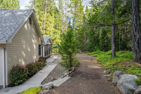 4235 Pleasant Creek Road Rogue River OR 97537