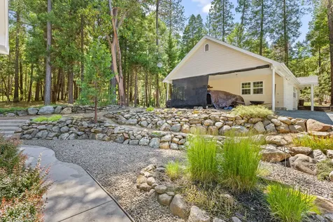 4235 Pleasant Creek Road Rogue River OR 97537