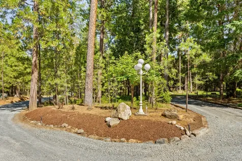 4235 Pleasant Creek Road Rogue River OR 97537