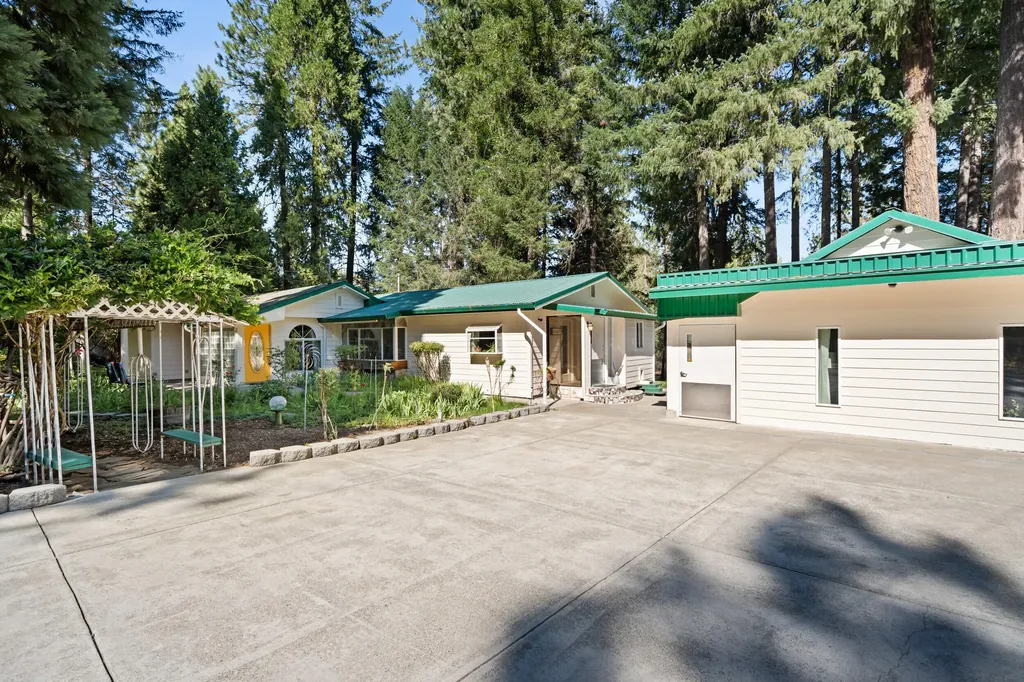 1282 Pleasant Creek Road Rogue River OR 97537