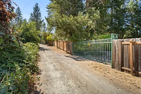 1282 Pleasant Creek Road Rogue River OR 97537