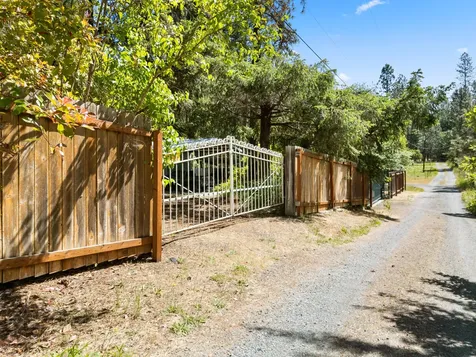1282 Pleasant Creek Road Rogue River OR 97537