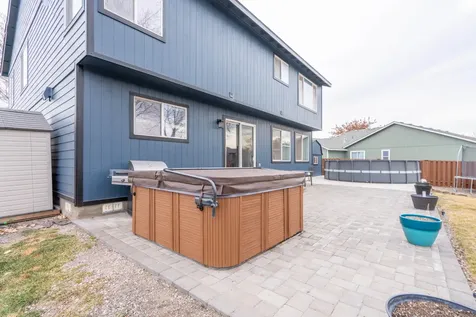 2927 NW 17th Street Redmond OR 97756