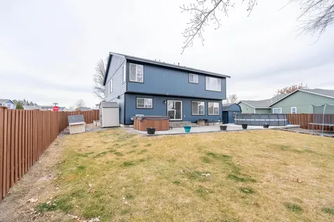 2927 NW 17th Street Redmond OR 97756