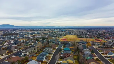 2927 NW 17th Street Redmond OR 97756