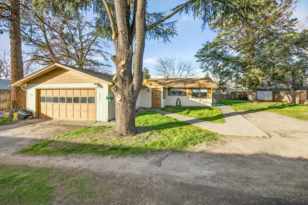 1553 Crater Lake Avenue Medford OR 97504