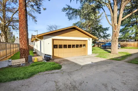 1553 Crater Lake Avenue Medford OR 97504