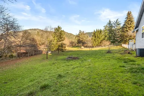 334 Village Lane Grants Pass OR 97527
