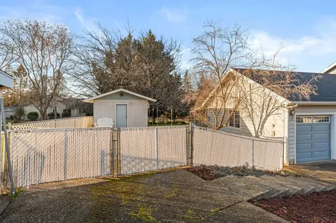 334 Village Lane Grants Pass OR 97527