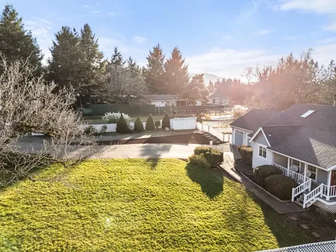 334 Village Lane Grants Pass OR 97527