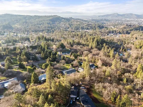 334 Village Lane Grants Pass OR 97527