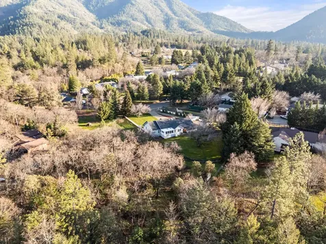 334 Village Lane Grants Pass OR 97527