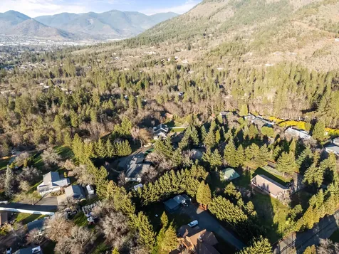 334 Village Lane Grants Pass OR 97527