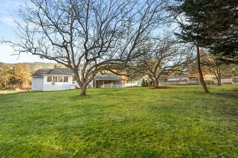 334 Village Lane Grants Pass OR 97527