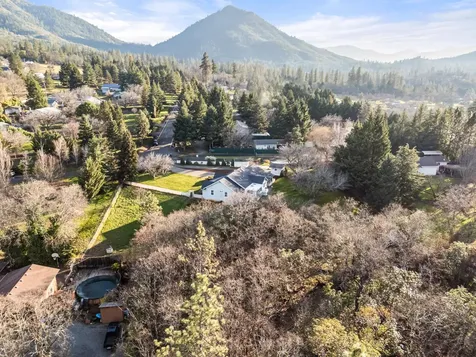 334 Village Lane Grants Pass OR 97527