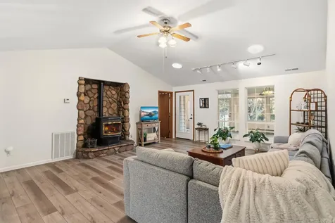 334 Village Lane Grants Pass OR 97527