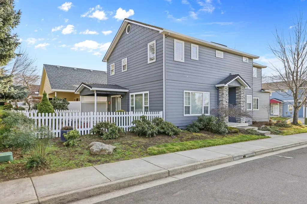 369 Meadow Drive Ashland OR 97520
