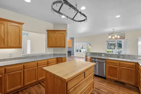 369 Meadow Drive Ashland OR 97520