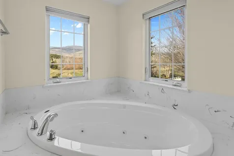 369 Meadow Drive Ashland OR 97520