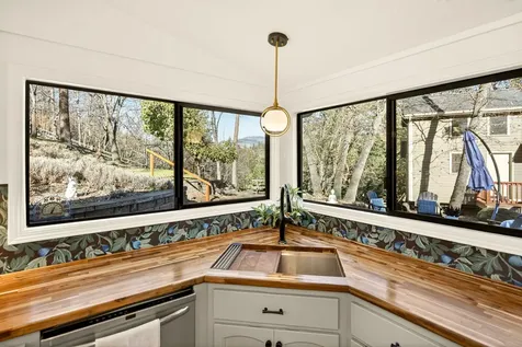 514 Granite Street Ashland OR 97520