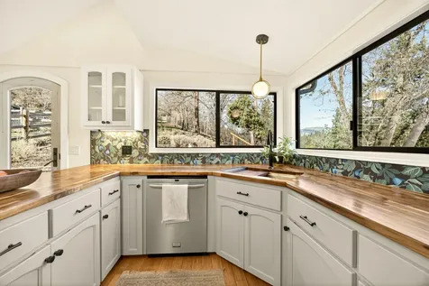 514 Granite Street Ashland OR 97520