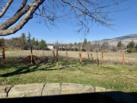 376 Crowson Road Ashland OR 97520