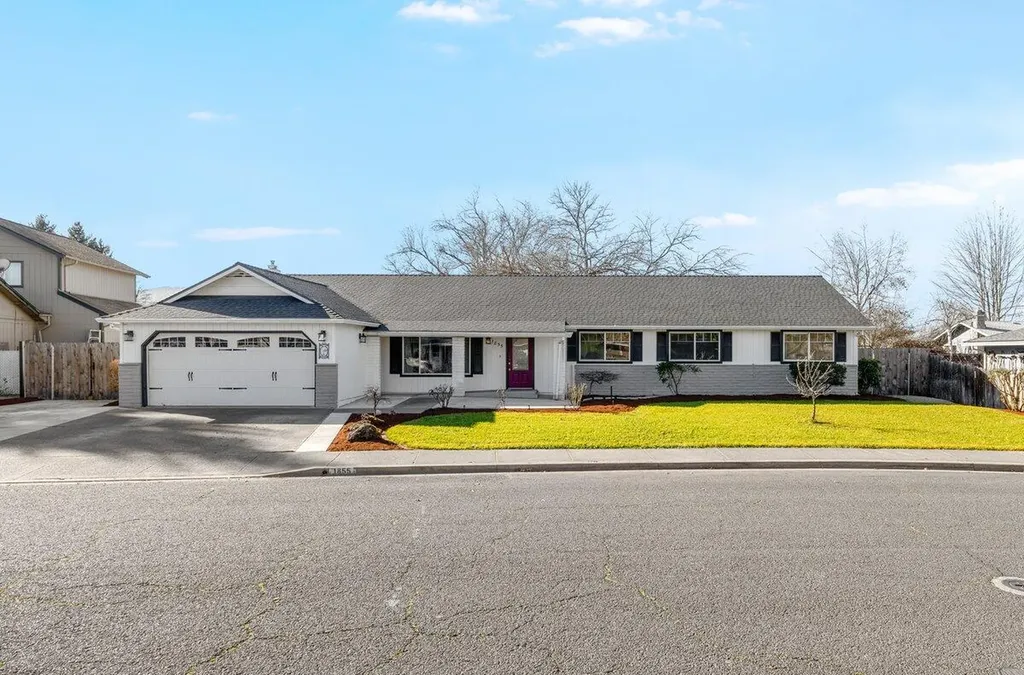 1855 Nancy Avenue Central Point OR 97502