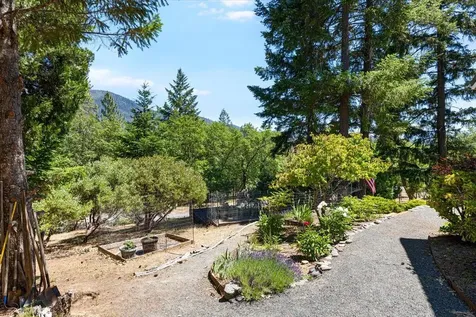 404 Mountain Paradise Drive Grants Pass OR 97526