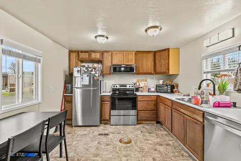 2700 Falcon Street White City OR 97503