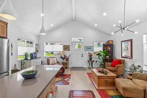 583 Coffee Lane Ashland OR 97520